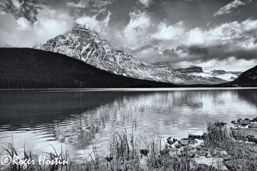 WEB BW 2010 10 30 Lower Waterfowl Lake 23-2